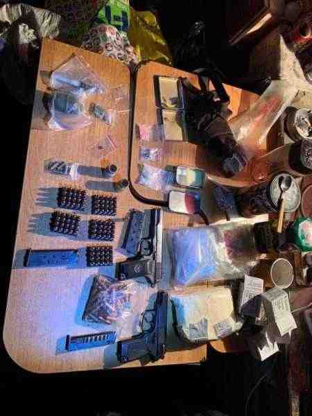 У наркокурьеров в Вырице нашли арсенал оружия и боеприпасов