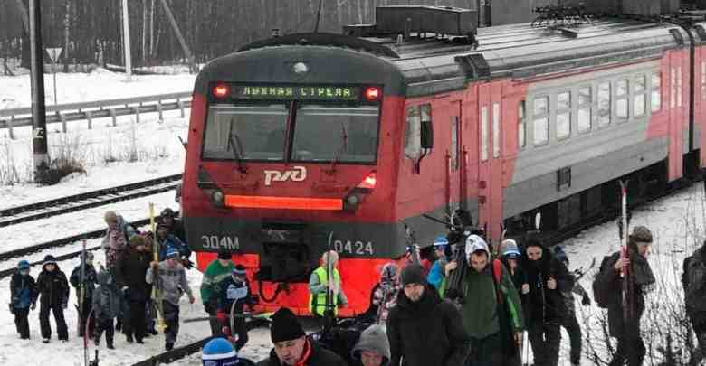 Первые «Лыжные стрелы» запустят из Петербурга в эти выходные Специальные пригородные поезда в рамках…