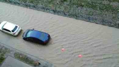 Воронцовский бульвар, тот что разделяет город Мурино от поселка Бугры, затопило. Вода продолжает прибывать….