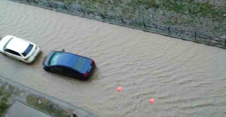 Воронцовский бульвар, тот что разделяет город Мурино от поселка Бугры, затопило. Вода продолжает прибывать….