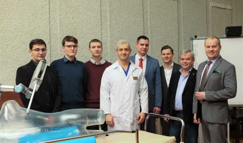 Веронике Скворцовой в Петербурге презентовали уникальный прибор для лечения рака