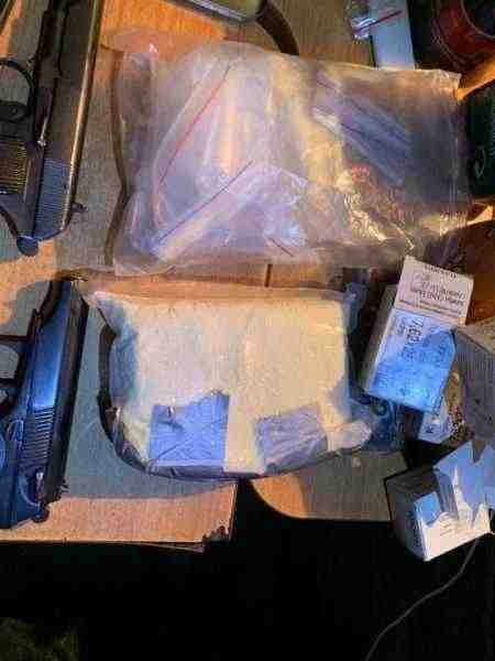 У наркокурьеров в Вырице нашли арсенал оружия и боеприпасов