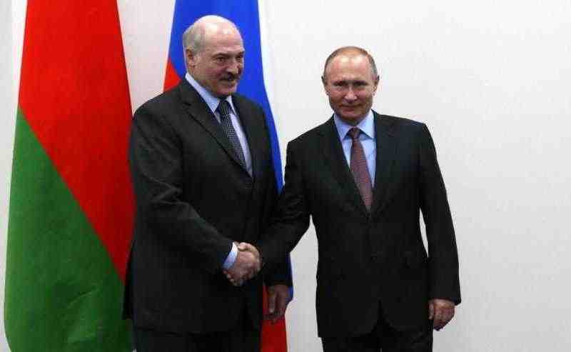 Лукашенко рассказал, что Путин обещает компенсировать $300 миллионов |
