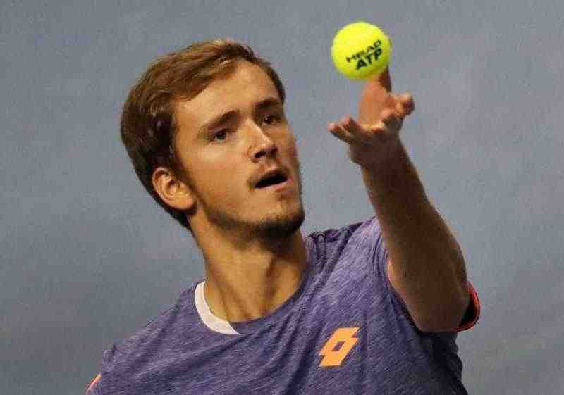 Теннисист Даниил Медведев вышел в четвертьфинал турнира в Марселе
