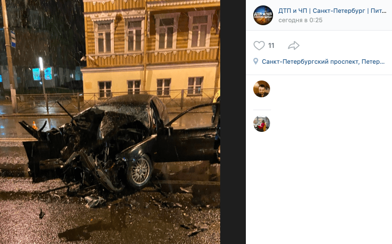 В Петергофе BMW превратилась в груду металла, столкнувшись с автобусом
