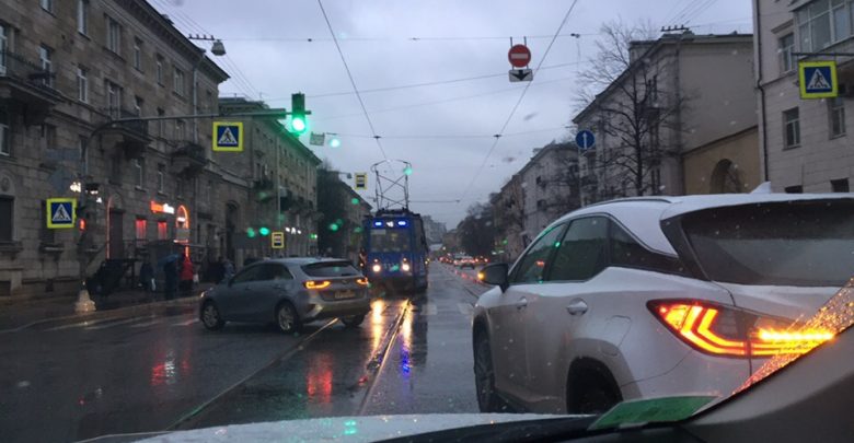 Из-за аварии, на пересечении Савушкина и Академика Шиманского, трамваи вынуждены стоять в обе стороны….