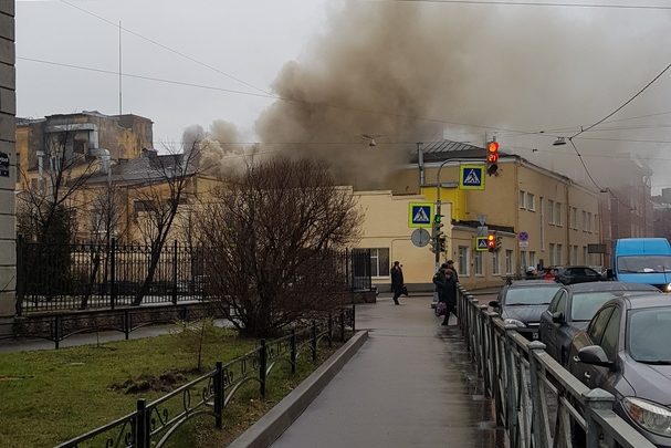 Пожар на территории завод Навигатор ( а не Академии Можайского) на углу перекрестка Чкаловского…