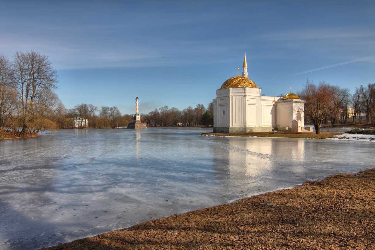 Михайловский сад весной