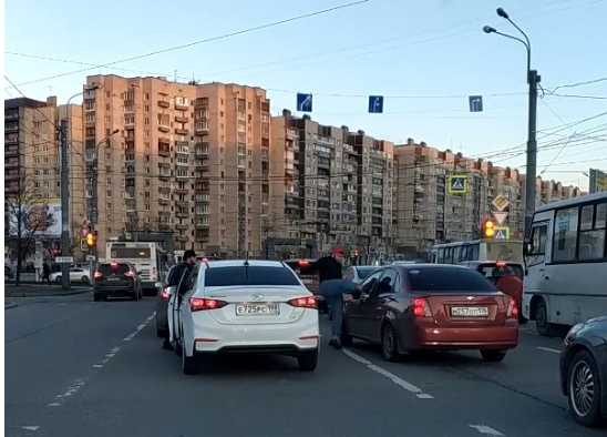 Новости нашего Мегаполиса: 1. Дорожные разборки с погоней на Российском проспекте попали на видео…