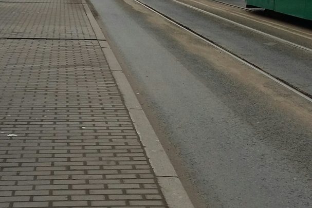 На Лиговском проспекте встали трамваи из-за аварии между микроавтобусом и автобусом. Стоят от остановки…