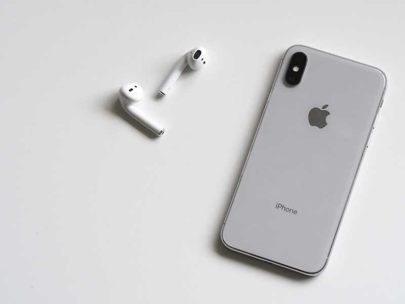 Apple запретили продавать более двух iPhone в одни руки |