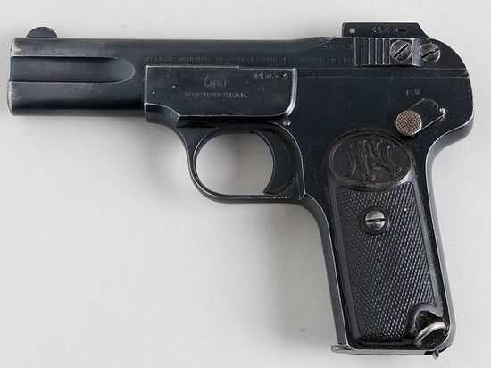 Житель Выборга нашел под половицами старинный пистолет