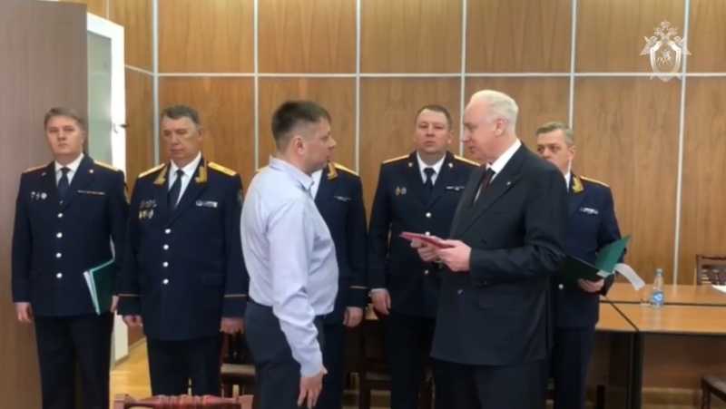 Бастрыкин наградил петербуржца, который задержал убийцу 80-летнего пенсионера