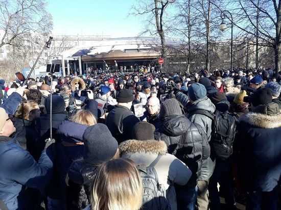 В Петербурге на марше в память о Немцове не обошлось без задержаний