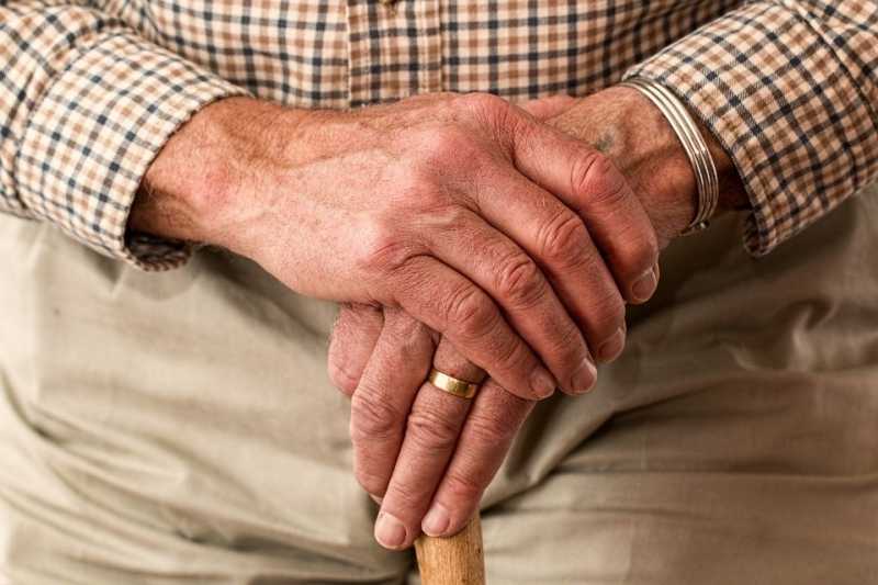 Пенсионеру-медику четыре месяца недоплачивали пенсию