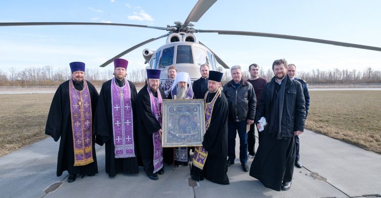 Митрополит Санкт-Петербургский и Ладожский Варсонофий пролетел над Северной столицей с иконой и молитвой против…