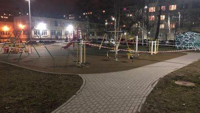 Во Фрунзенском районе в одном из дворов на Будапештской улице закрыли детскую площадку на…