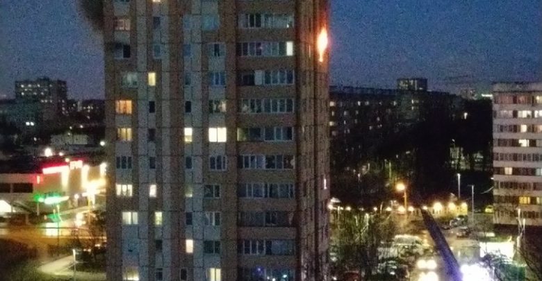 Пожар в доме 17к2 на улице Пионерстроя горит квартира на 11-м этаже. Пожарные на…