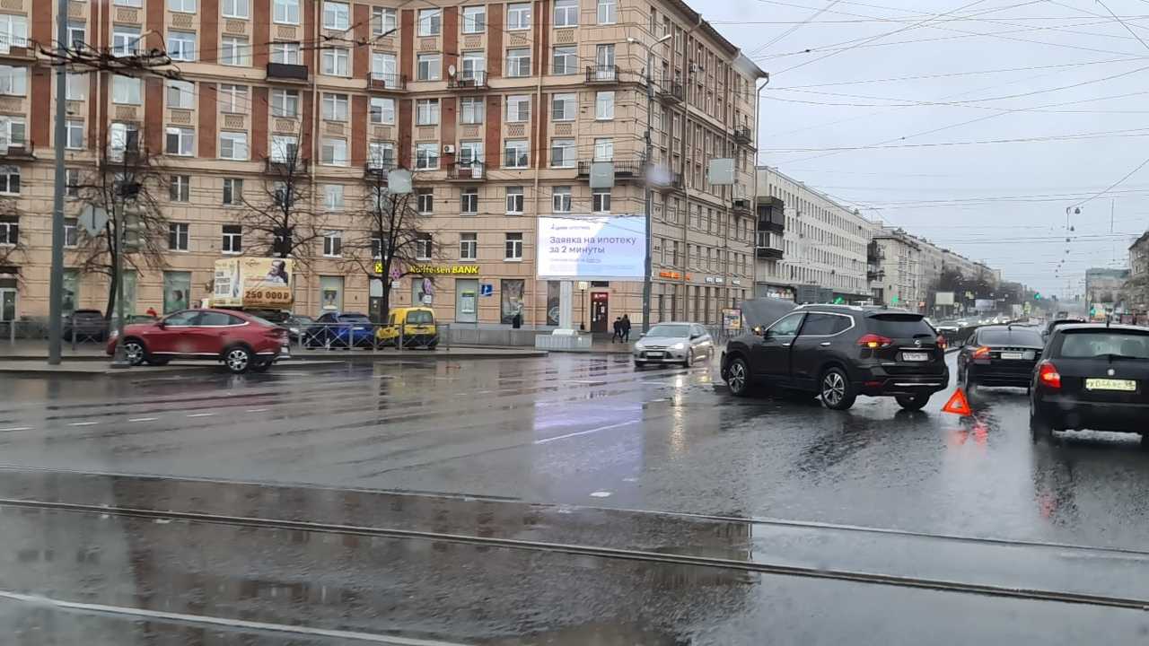 Вести спб. ДТП на Заневской площади. Авария на Заневской площади. Авария на Заневской площади сегодня. На Заневской площади авария сегодня СПБ.