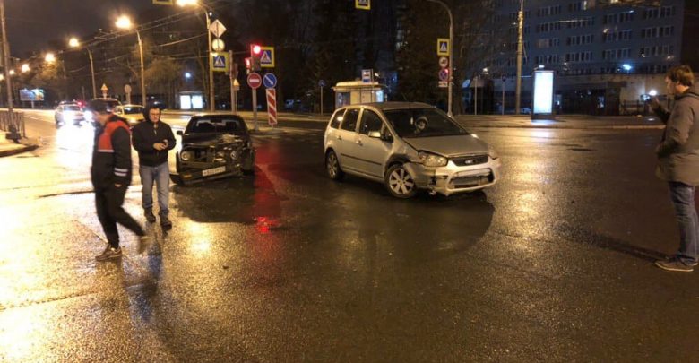 Ищу свидетелей аварии на перекрёстке Тореза и Курчатова, которая произошла 2 апреля в 21:05….