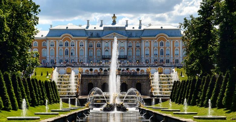 Государственный музей-заповедник «Петергоф» отложил на неопределенный срок пуск фонтанов