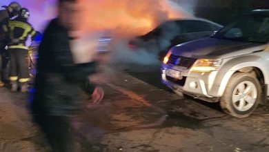 Сгорели две машины по Красносельскому шоссе 54/1 (Горелово), несколько жильцов пытались потушить огнетушителями, но…