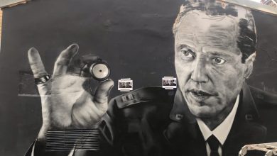 Знаменитый «хозяин часов» из «Криминального чтива» появился на Лесном проспекте Петербургский художник-граффитист изобразил знаменитого…