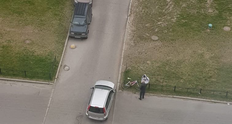 На Варшавской при выезде из двора Форд сбил велосипедиста