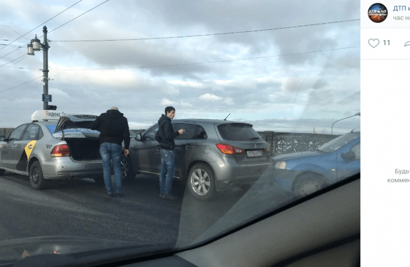 Массовое ДТП на Литейном мосту спровоцировало пробку