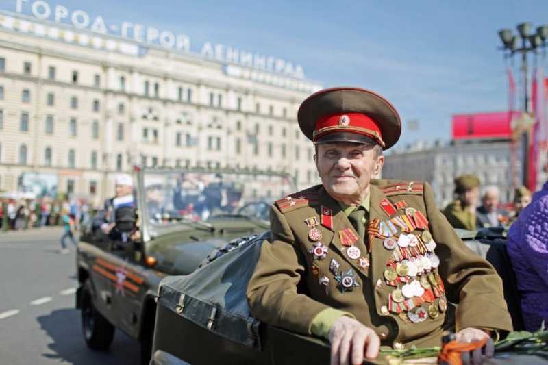 Почти 350 тысяч ветеранов в Петербурге получат выплаты к Дню Победы