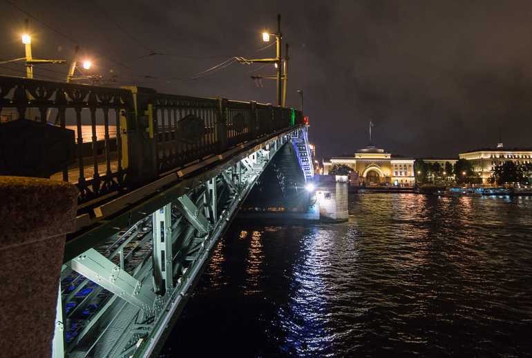 В Петербурге открываются водные пути для спецсудов