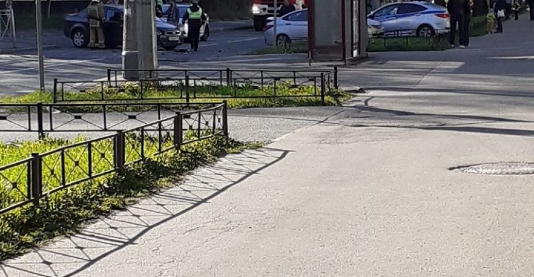 Авария на улице Костюшко между домами 13к1 и 9. Автобусам не проехать