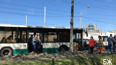 Серьезное ДТП произошло сегодня напротив ТРЦ «Жемчужная Плаза» на Петергофском шоссе. Участниками стали автобус…