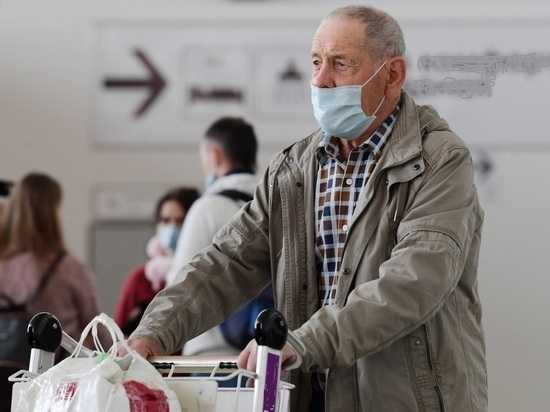 Смольный выделил пенсионерам и льготникам по 800 рублей на маски