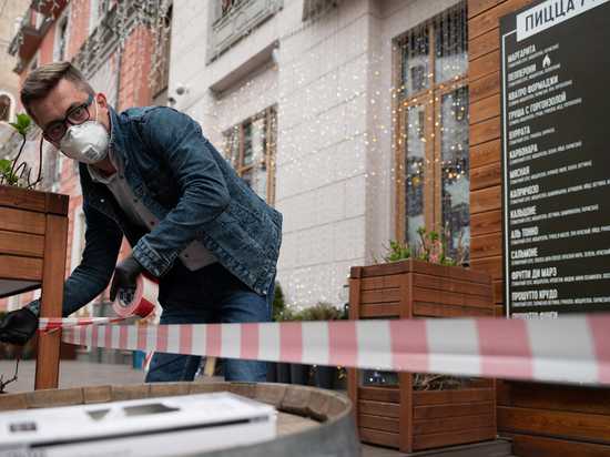В Петербурге могут разрешить работу ресторанов с уличными столиками