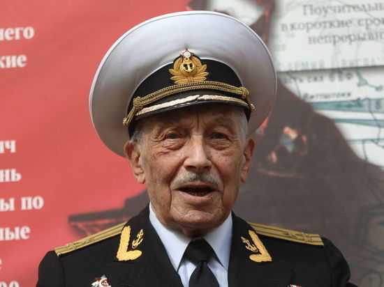 Полуденный залп из пушки в Петербурге дал 101-летний ветеран войны