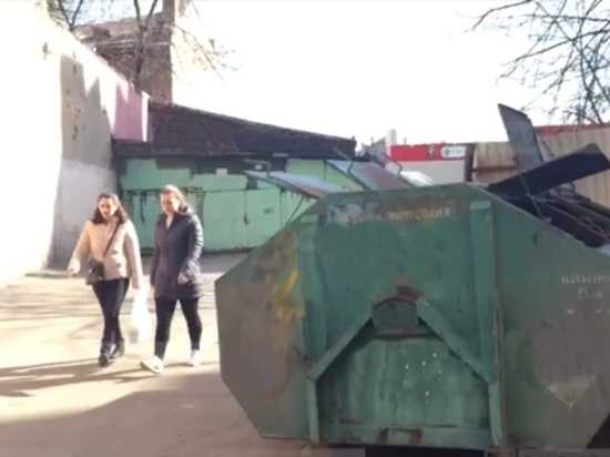 В мусорном баке на улице Курляндской нашли мертвого младенца