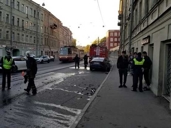 Две иномарки разбились на улице Крупской