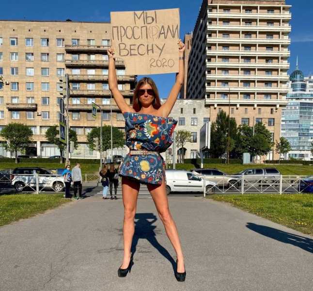 Бизнес-леди из Петербурга разделась ради открытия салонов красоты
