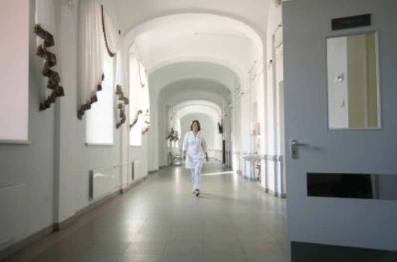В больницах Петербурга открыто более 3 тысяч вакансий