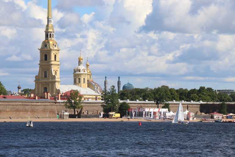 В Петербурге в воскресенье потеплее до +24, горожан предупредили о ветре