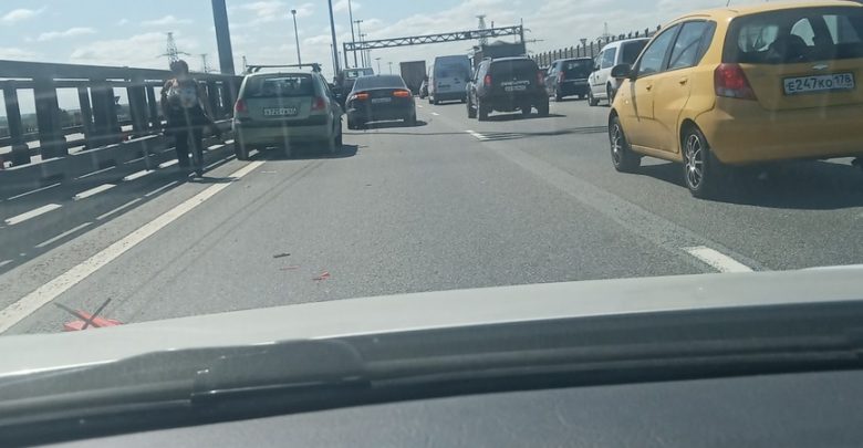 Авария на внутренней стороне КАД в сторону Пулковского шоссе, перед сьездом на Шушары. Тетя…