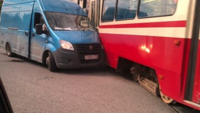 В 9:45 газель протаранила трамвай на Солидарности перед ул. Подвойского. Свободен только правый ряд
