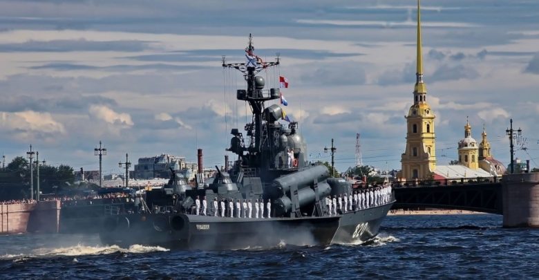 Главный военно-морской парад в Санкт-Петербурге традиционно пройдет в последнее воскресенье июля — 26 числа,…