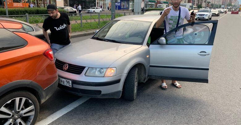 Ударили в зад перед перекрёстком и скрылись с места аварии. Проспект Ветеранов, у Ульянки….