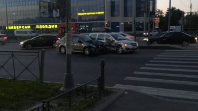 Авария на проспекте Ветеранов, около магазина Строитель