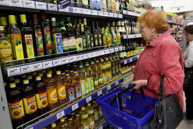 "Дикси" закрывает сеть супермаркетов "Виктория" в Петербурге