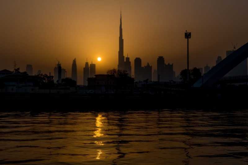 Высочайший небоскреб в Дубае подсветили российским триколором