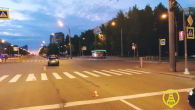 Таксист сбил глухонемую, которая переходила на красный свет Светлановский проспект у дома 95 В…