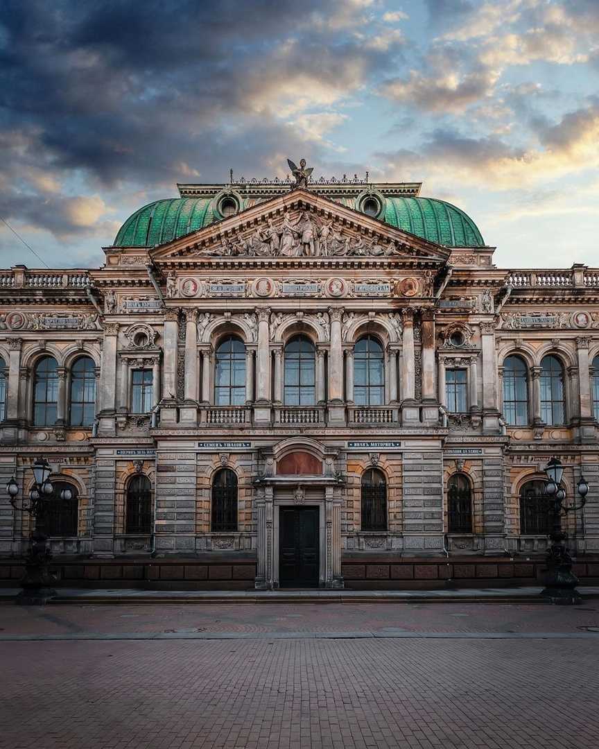 Академия барона Штиглица в Санкт-Петербурге